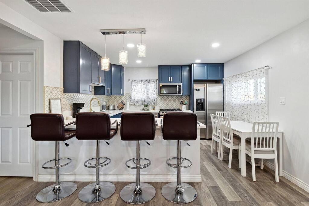 Modern City Ranch 3 Bdrm Family Home Access By Dirt Road Palmdale Exterior foto