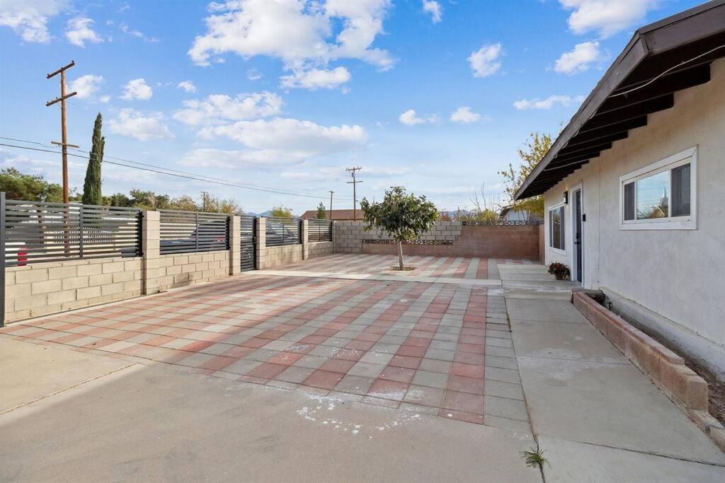 Modern City Ranch 3 Bdrm Family Home Access By Dirt Road Palmdale Exterior foto