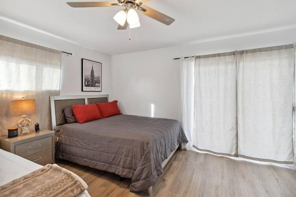 Modern City Ranch 3 Bdrm Family Home Access By Dirt Road Palmdale Exterior foto